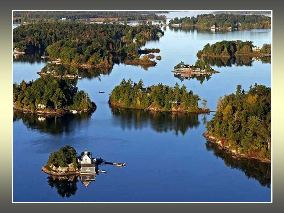 T α «Χίλια Νησιά είναι ένα σύμπλεγμα απο νησάκια που απλώνεται στα σύνορα Καναδά – ΗΠΑ στις εκβολές του ποταμού Αγ.Λαυρέντιος βόρεια της λίμνης Οντάριο.
